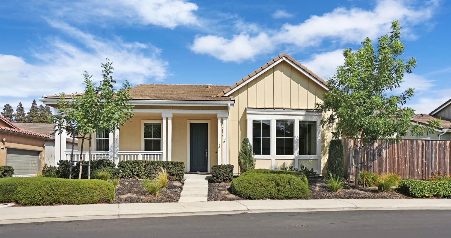 2584 Lombardy Court — photo