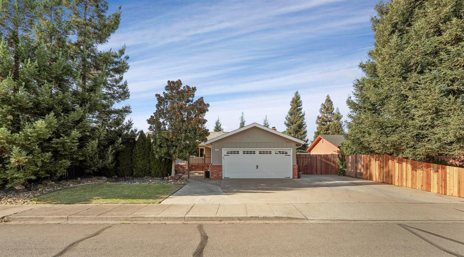 2223 W Elm Street — photo