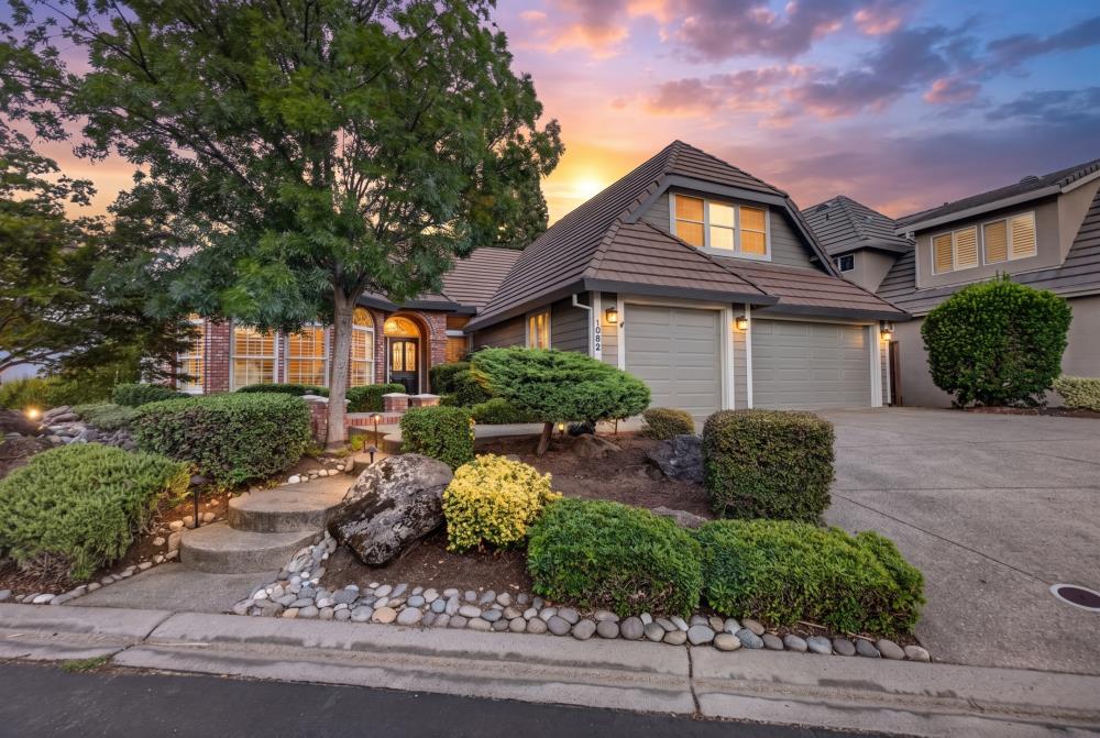 1082 Thornhill Drive — photo