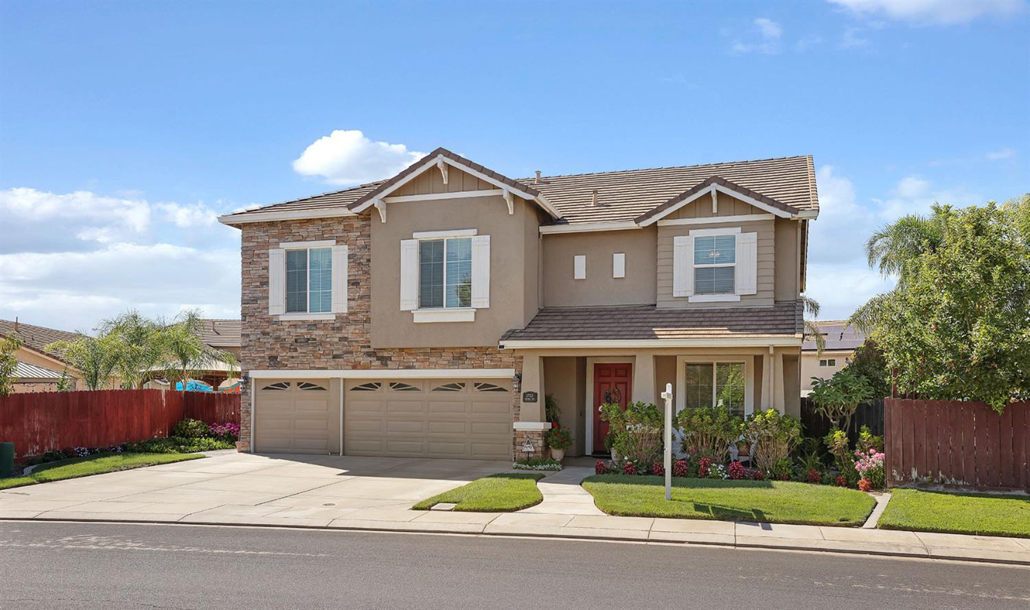 1733 Lantana Way — photo