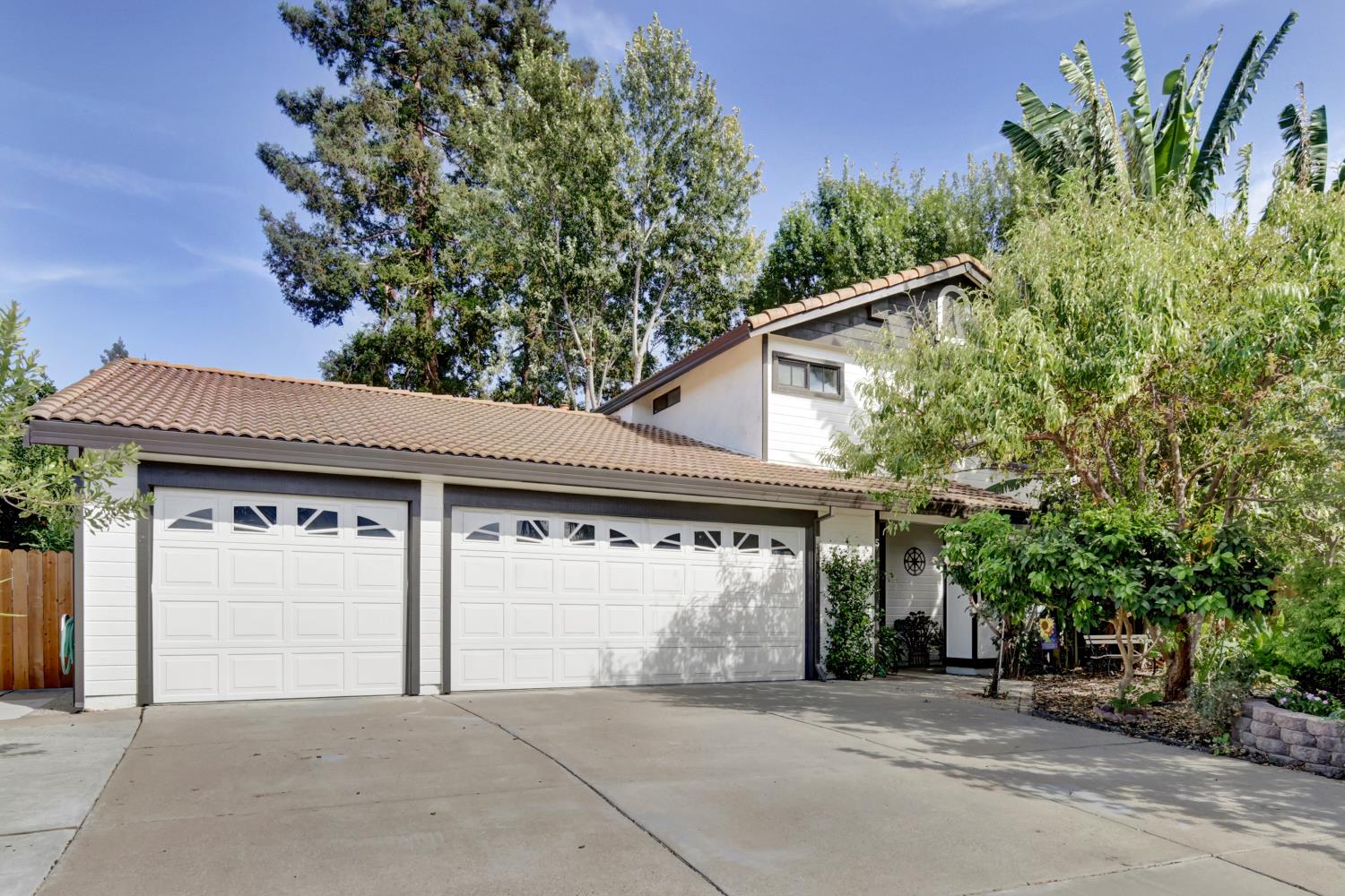 5 Gleneden Court — photo