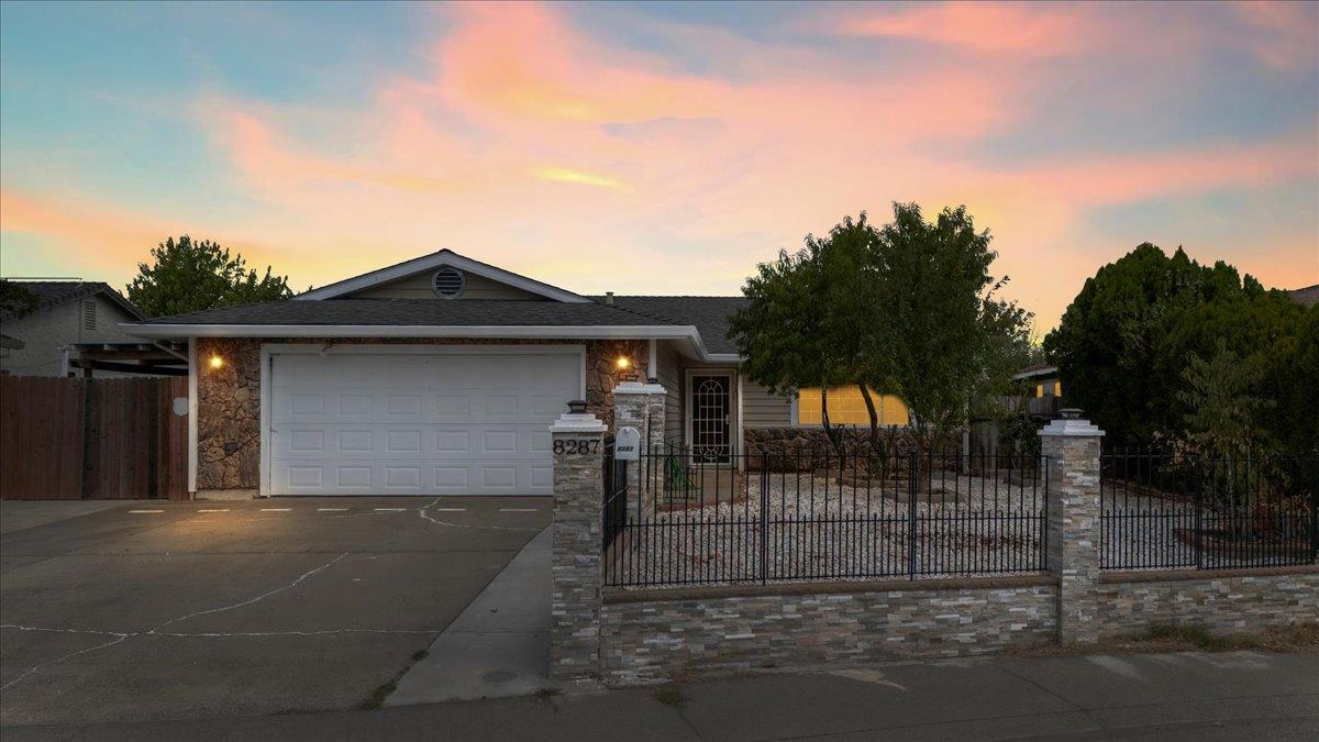8287 Hayfield Circle — photo