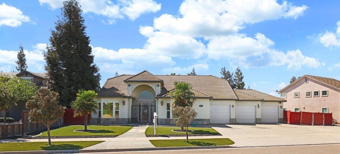 1864 Miriam Way — photo