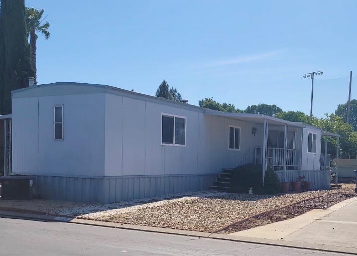 2240 Golden Oak Lane 131 — photo