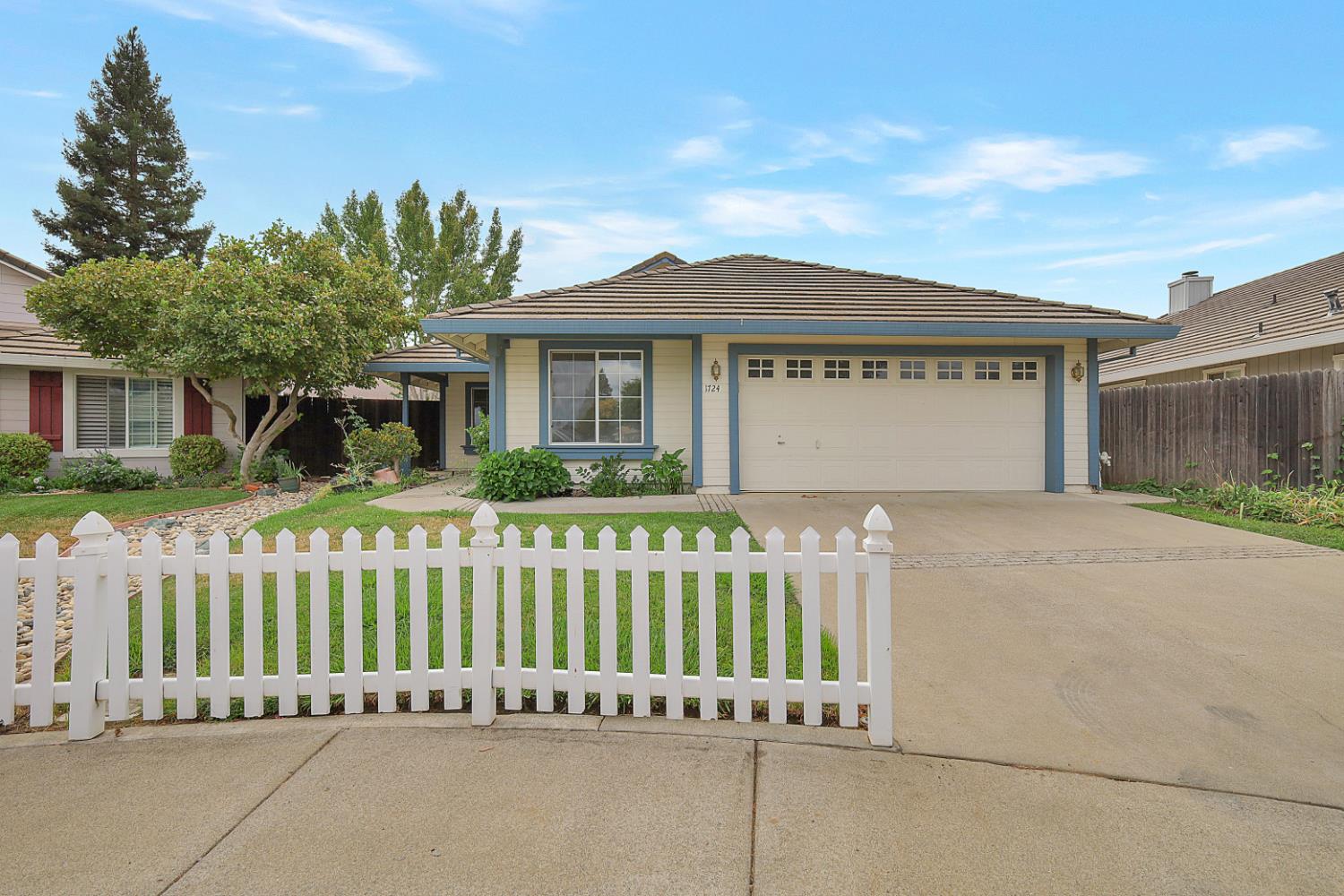 1724 Deerfield Dr — photo