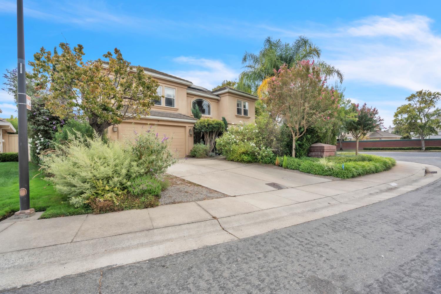 7649 Northland Drive — photo