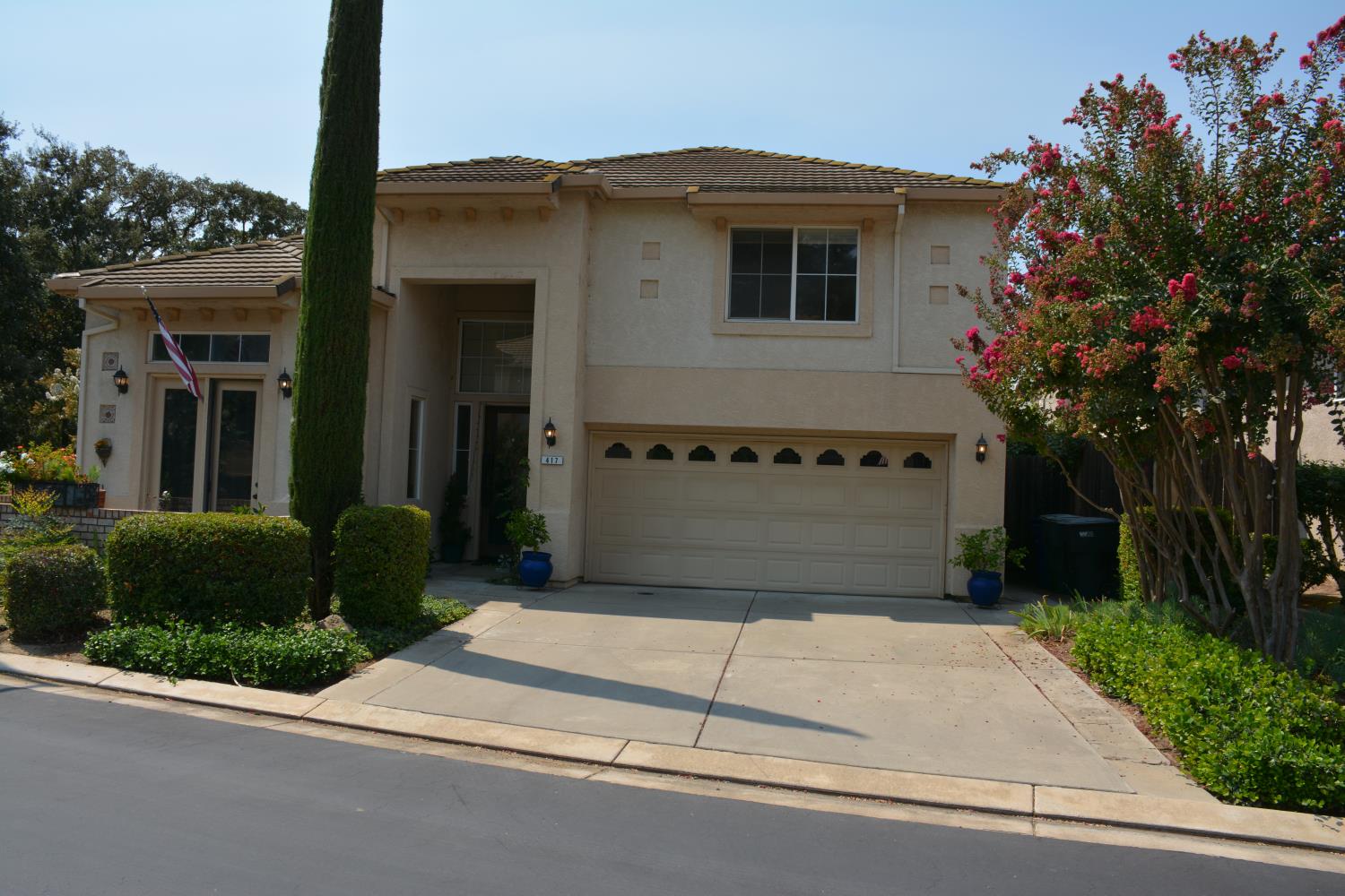 417 The Bluff — photo