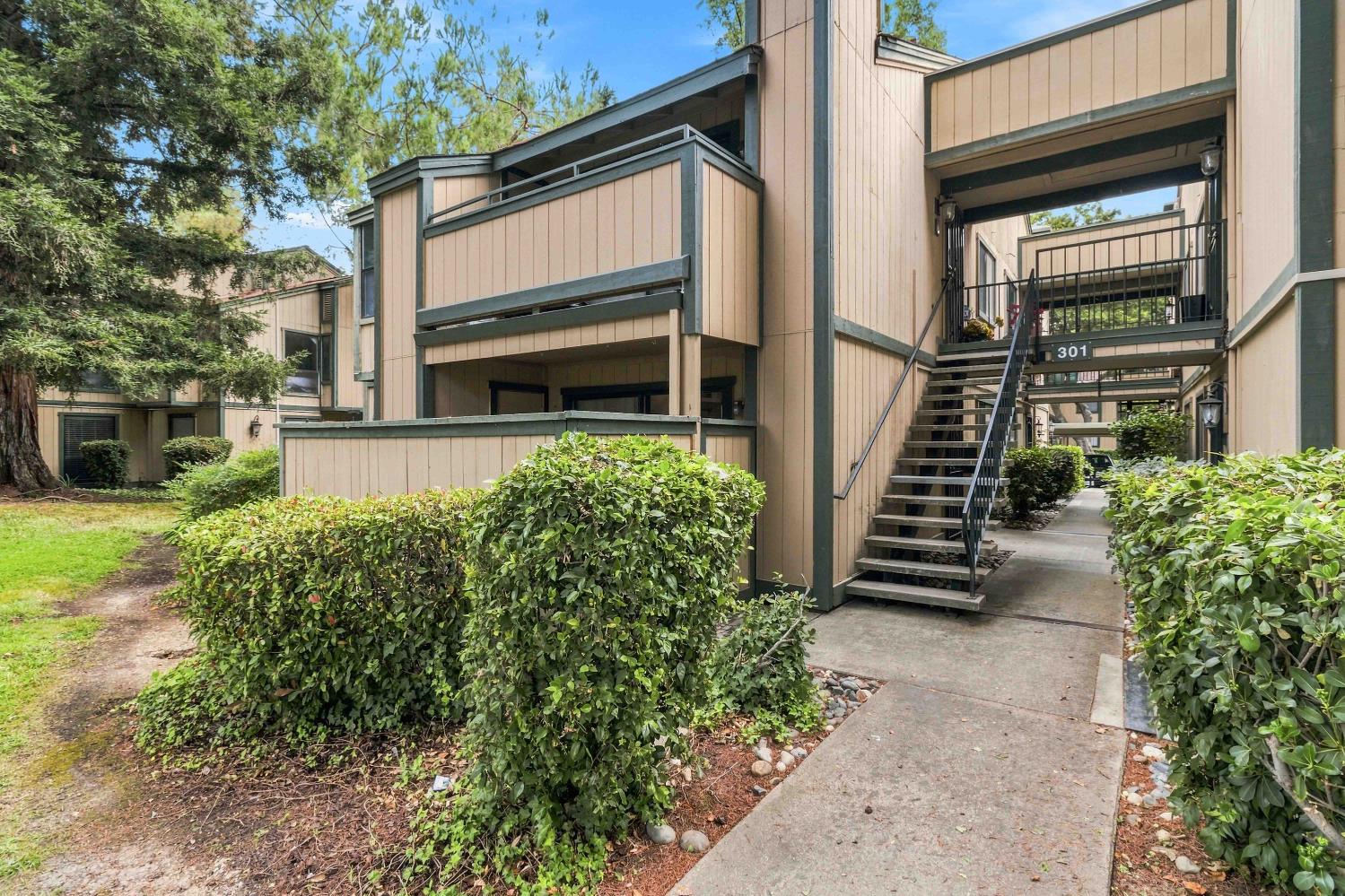 301 Del Verde Circle 1 — photo