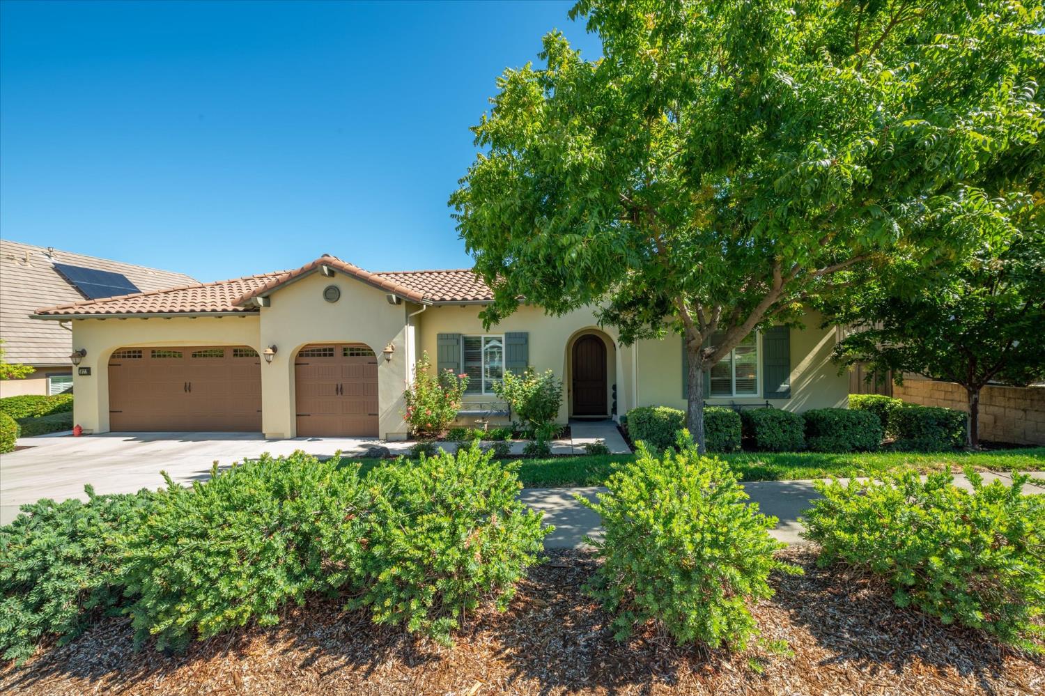 877 Candlewood Dr — photo