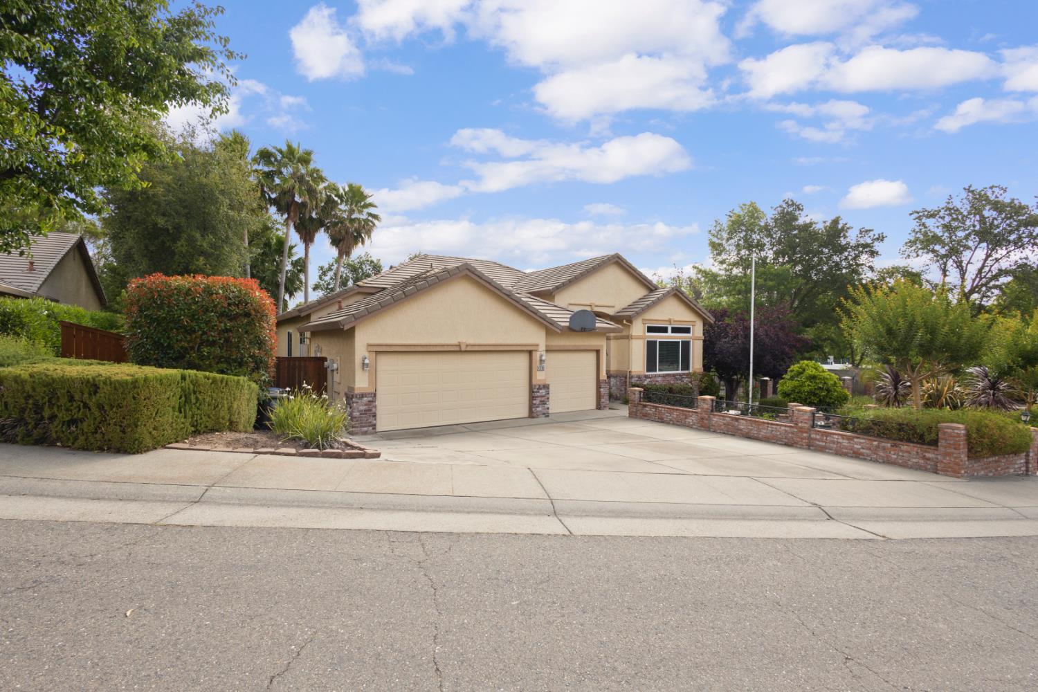 8383 Oakwood Hills Circle — photo