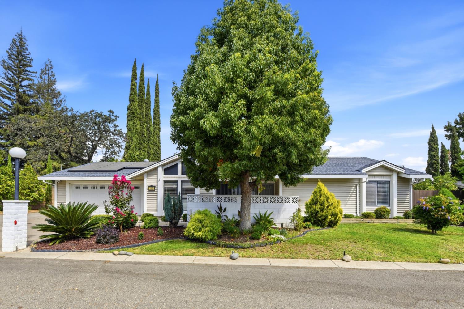 5905 Lucinda Lane — photo