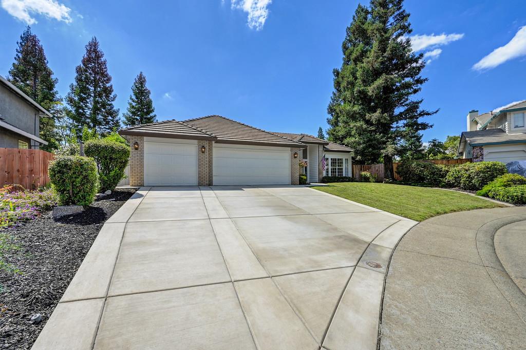 3512 Fieldcrest Court — photo