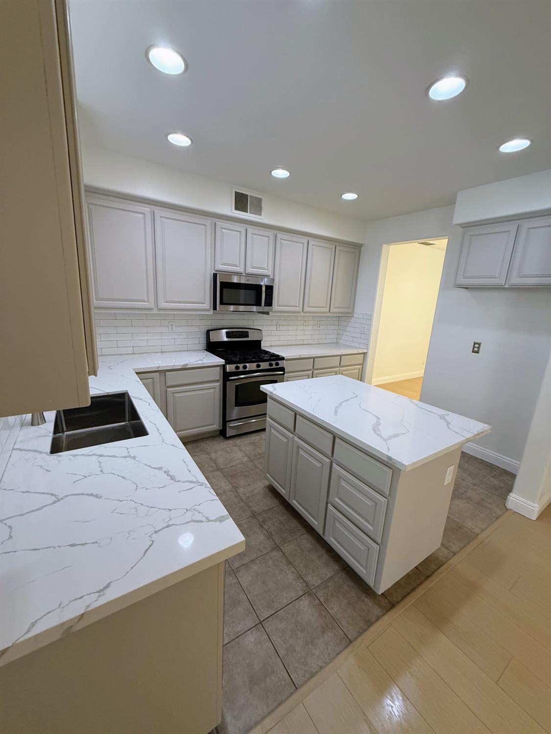 5424 Knotty Pine Way — photo