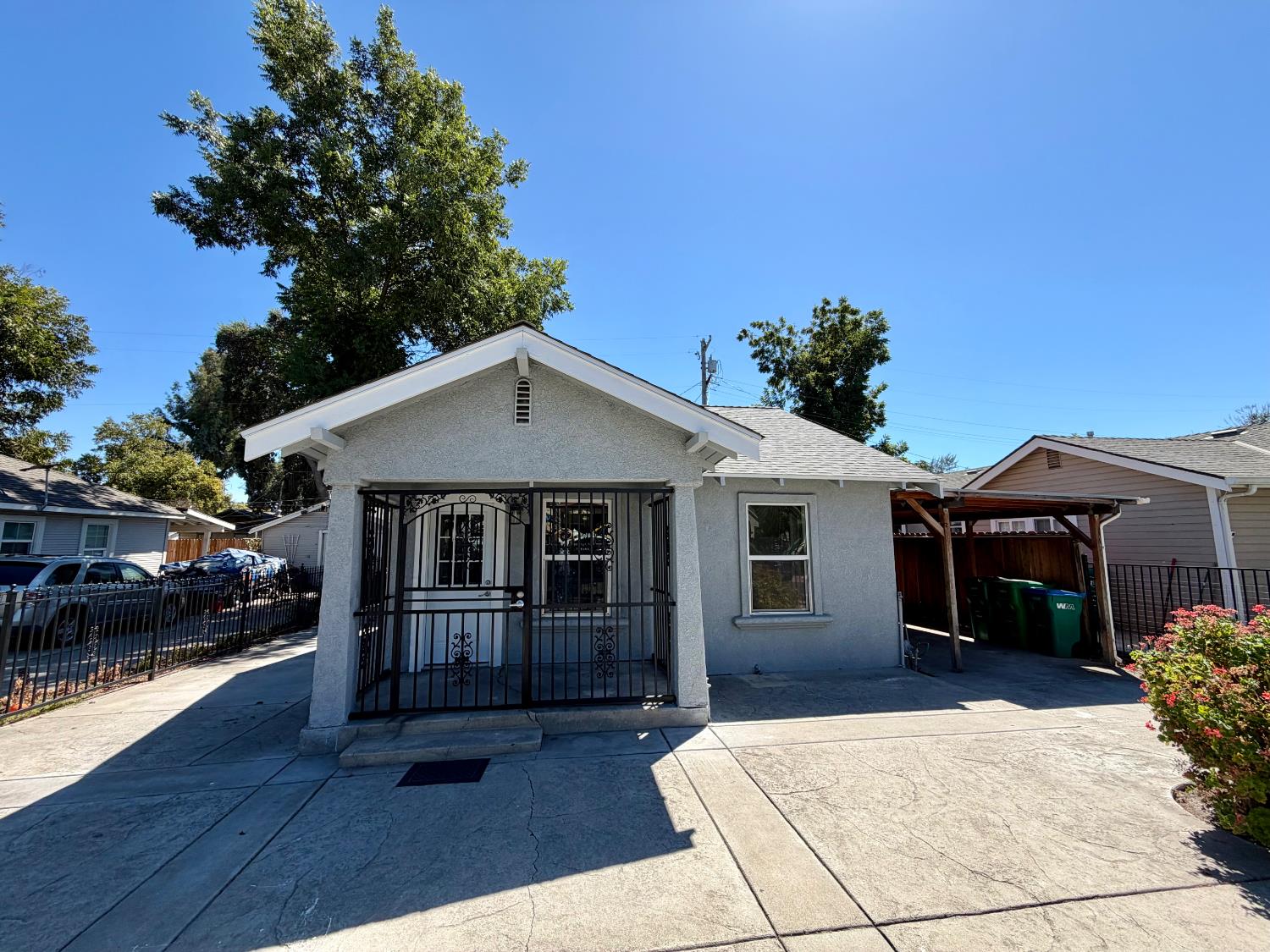 1824 E Acacia Street — photo
