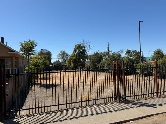 1425 S California Street — photo