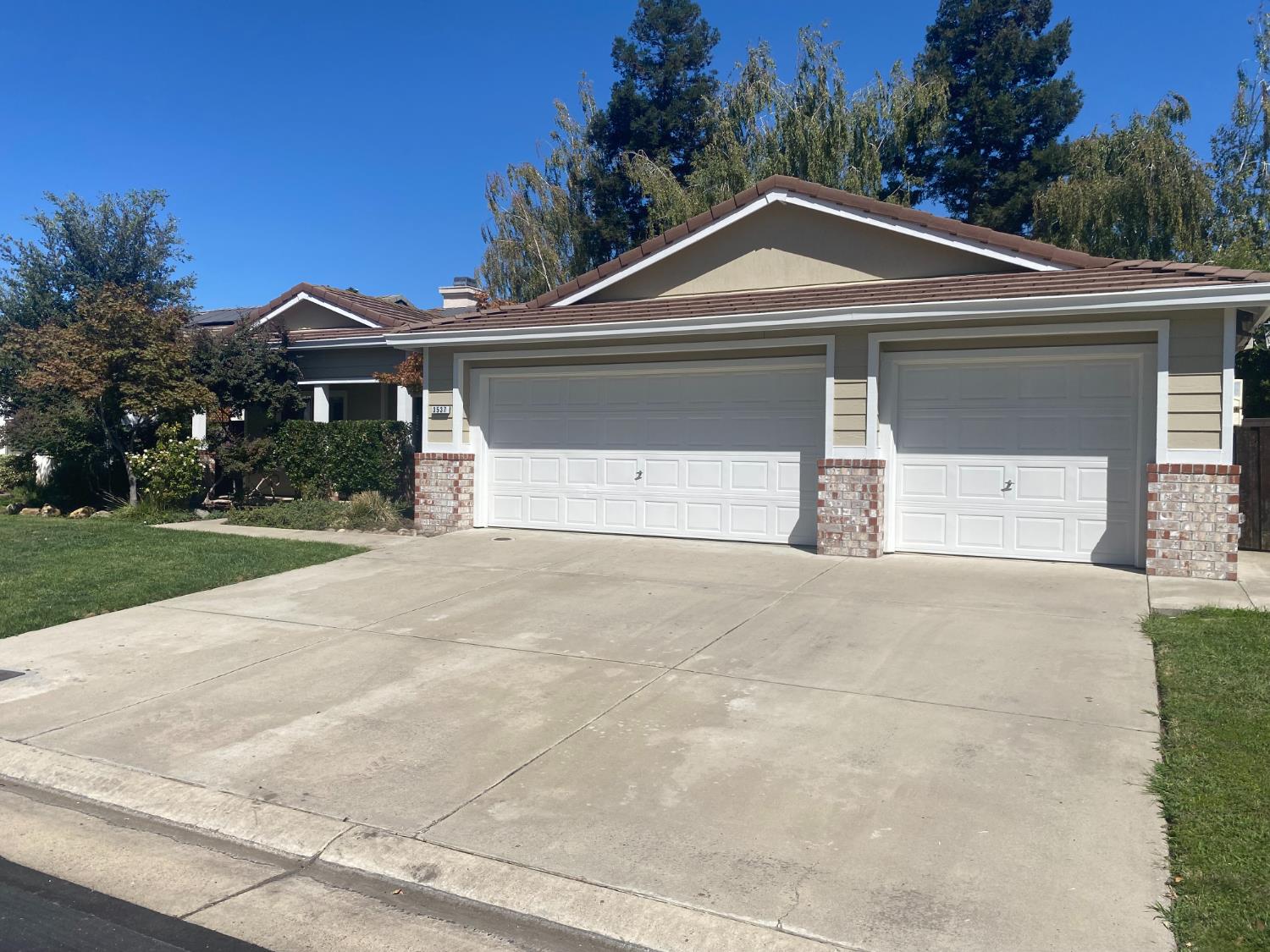 3537 Oak Shores Drive — photo