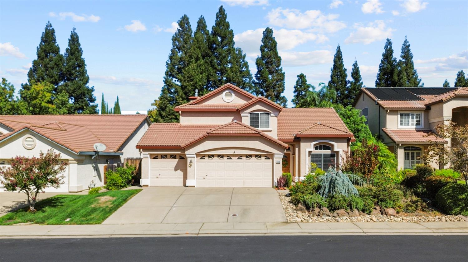 1320 Avenida Alvarado — photo