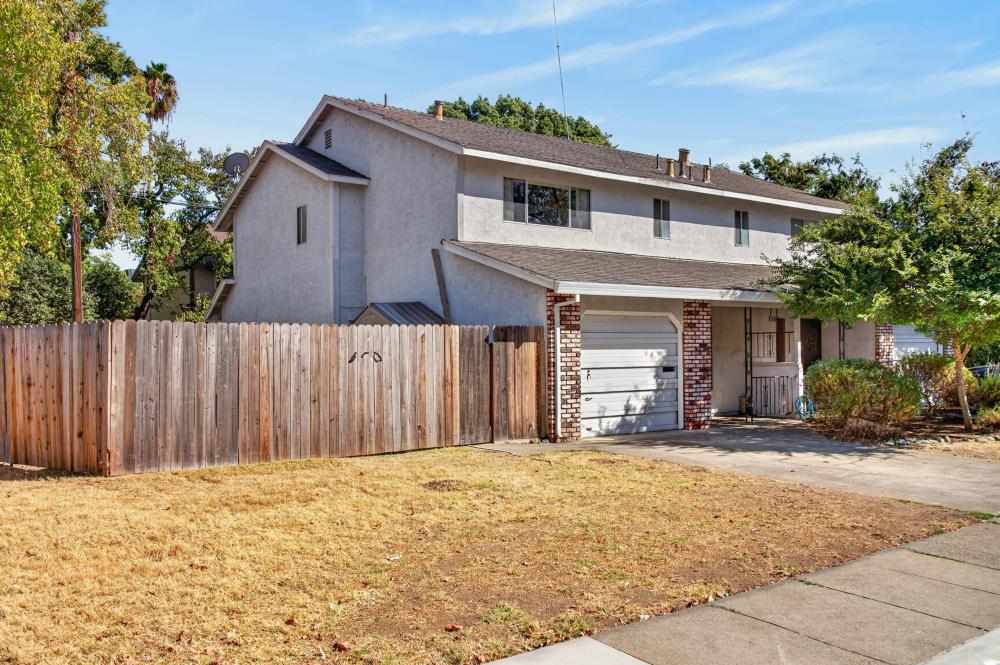 1501 Christopher Way — photo