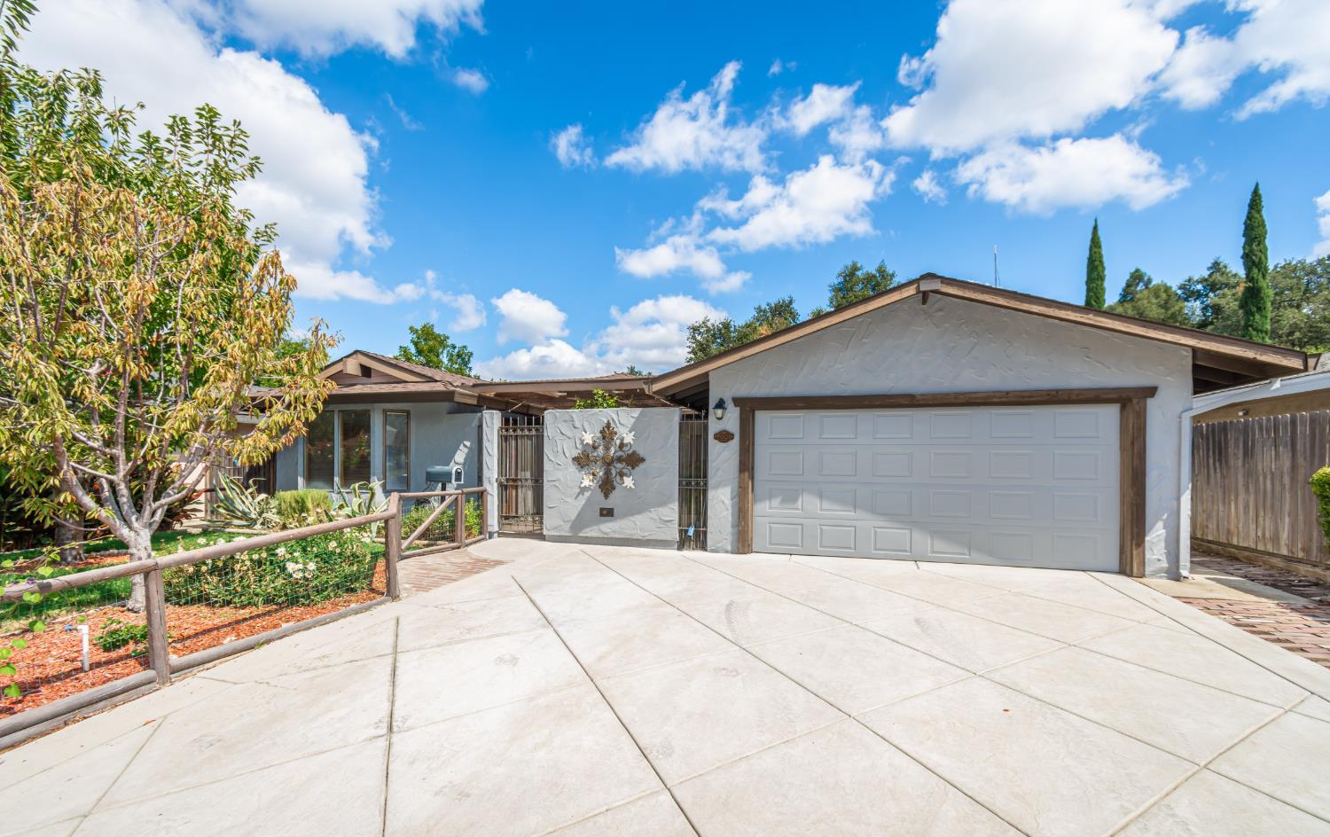 7009 Brookcrest Way — photo