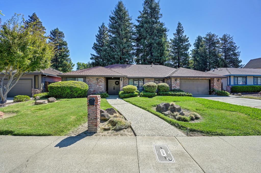14 Ridgemark Court — photo