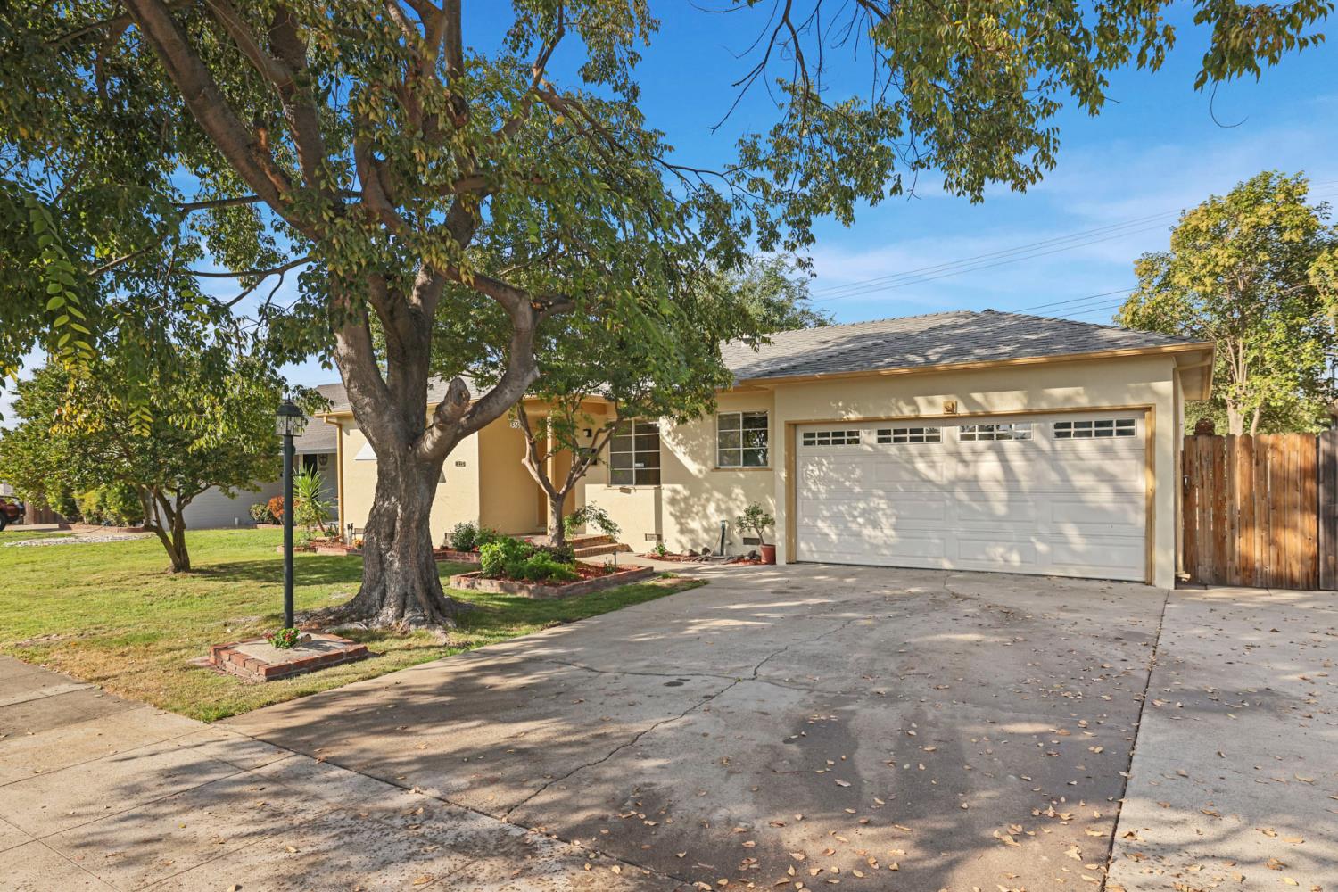 1325 Holly Drive — photo