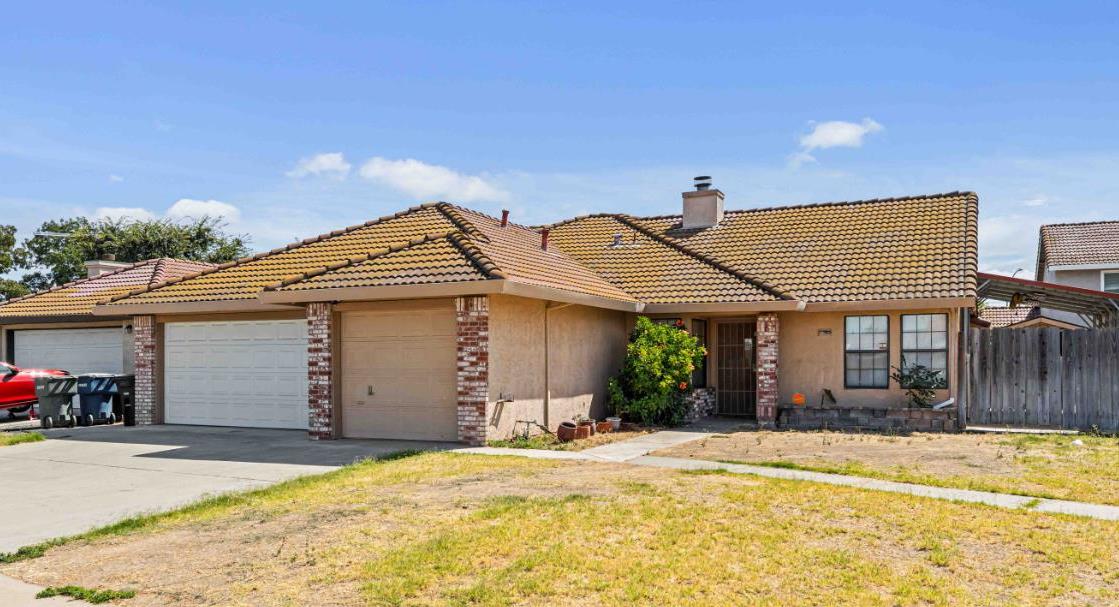 1620 Flower Garden Court — photo