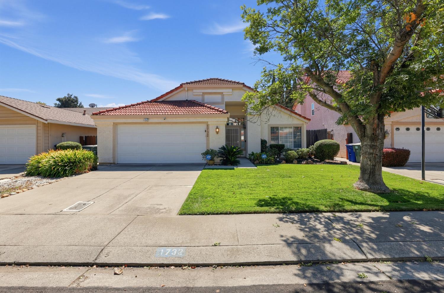 1732 Nighthawk Way — photo