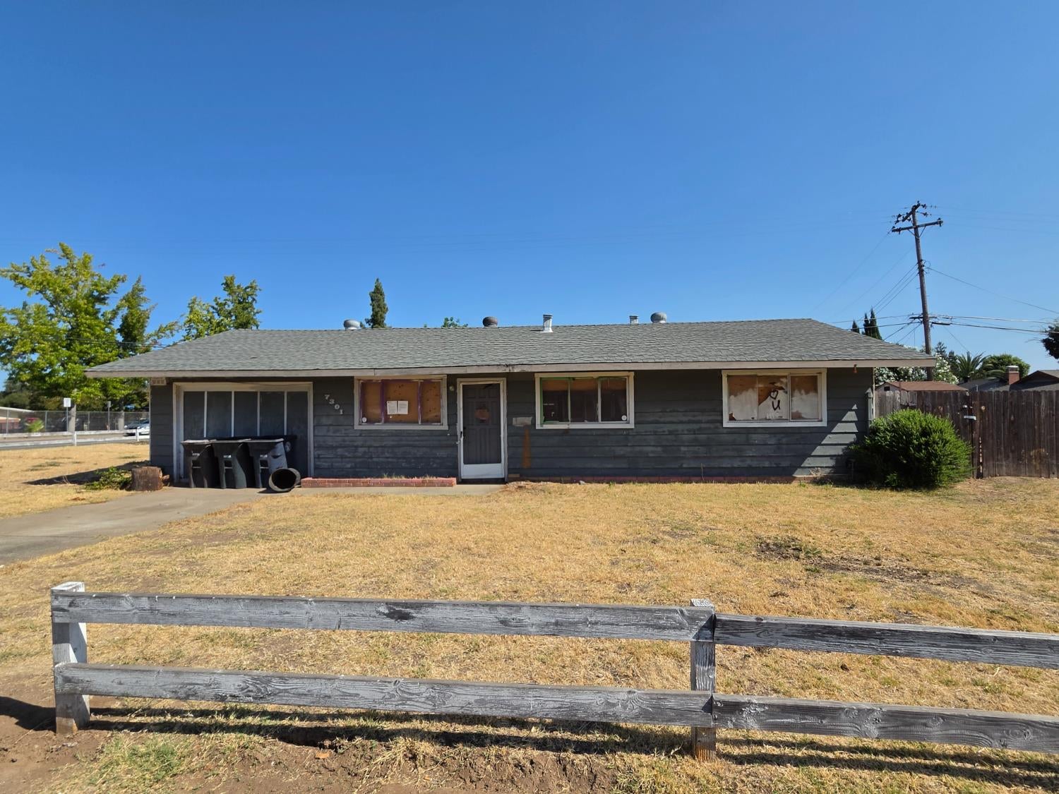 7301 Grand Oaks Boulevard — photo