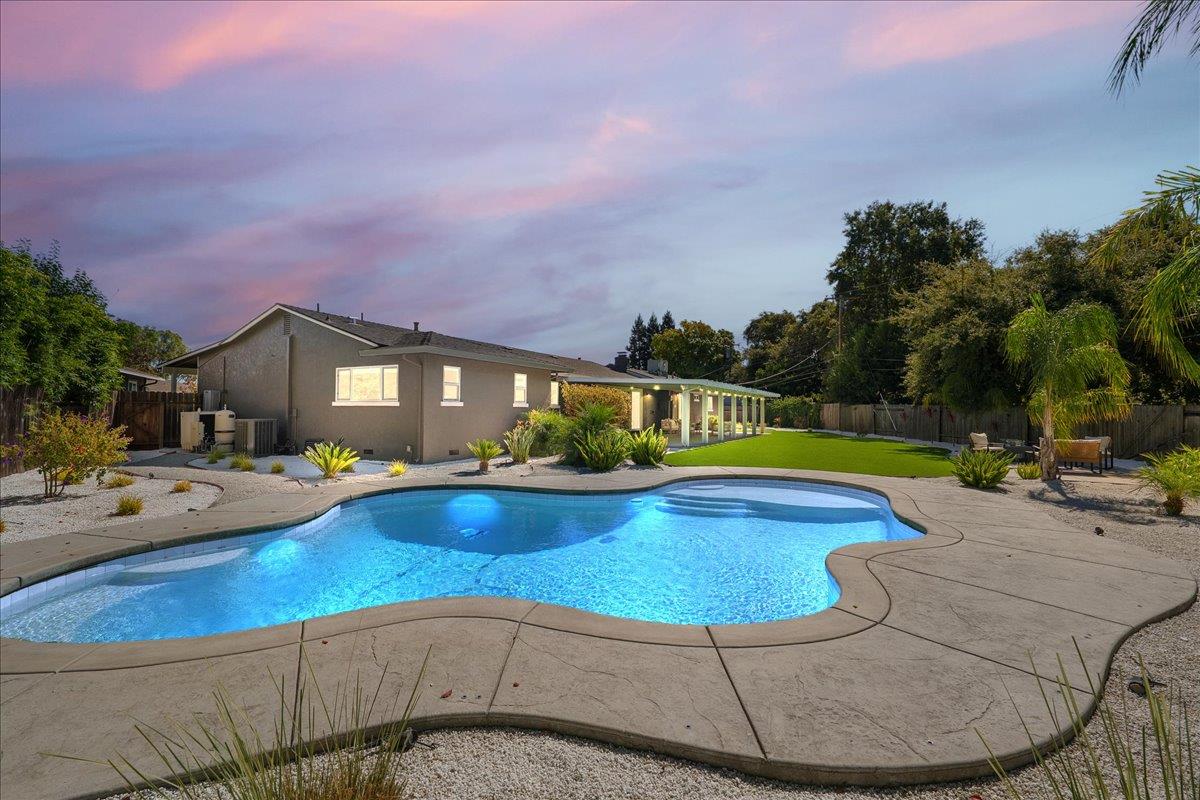 1228 El Encanto Way — photo