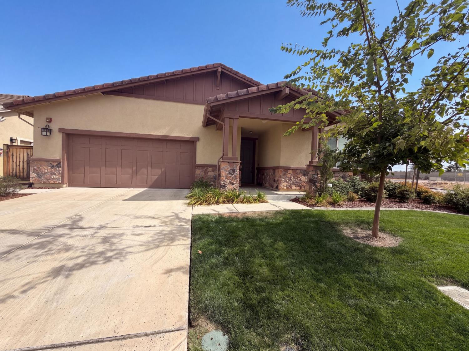4176 Gossamer Street — photo