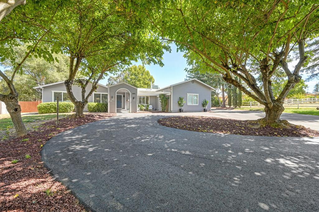 3875 Oak Tree Lane — photo