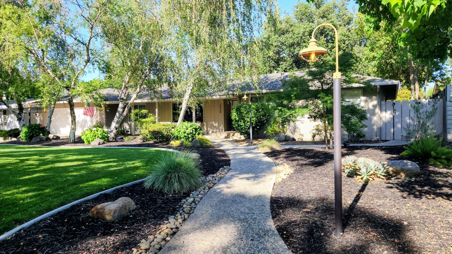 3420 Lancashire Lane — photo