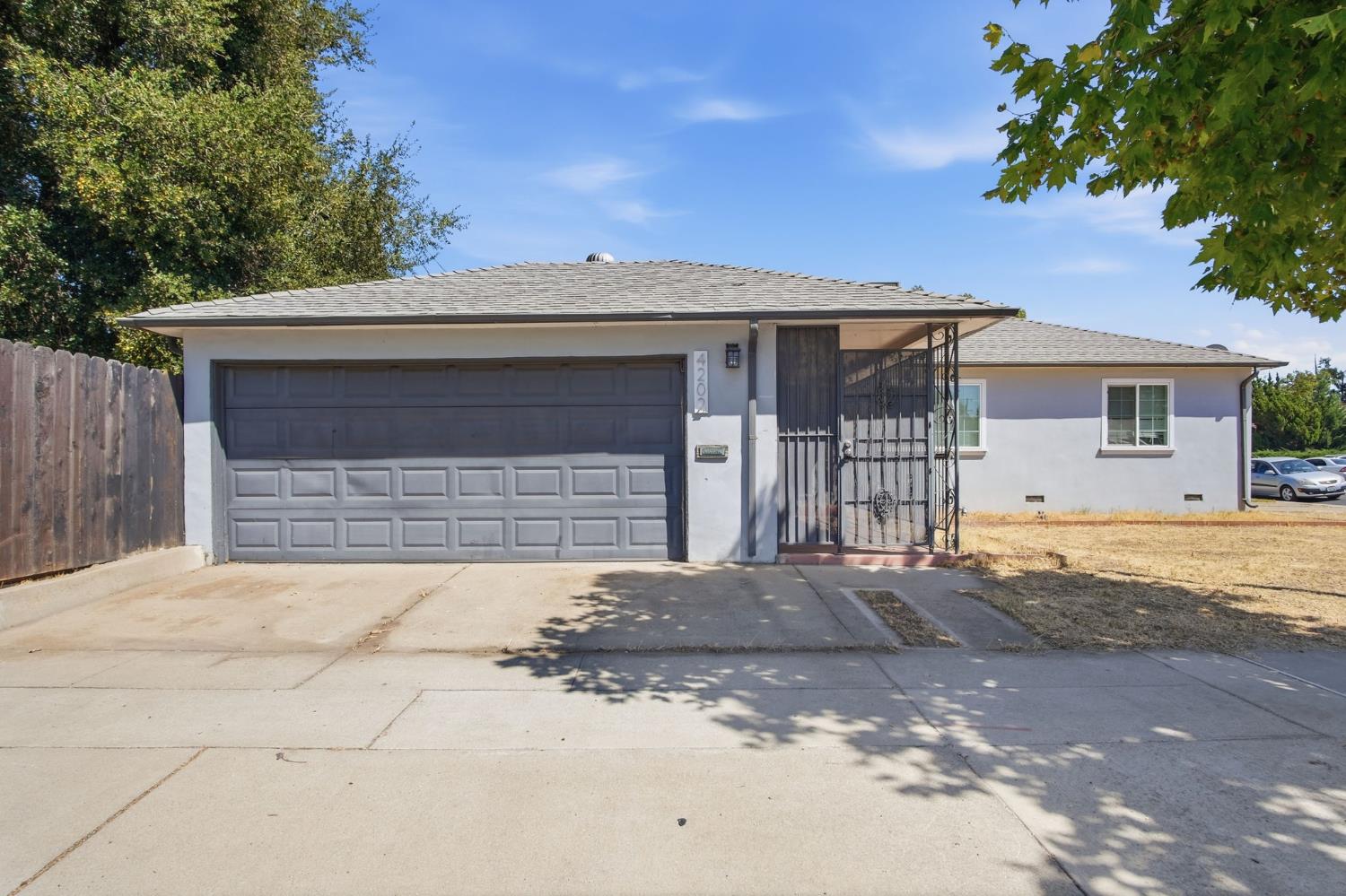 4202 N El Dorado Street — photo