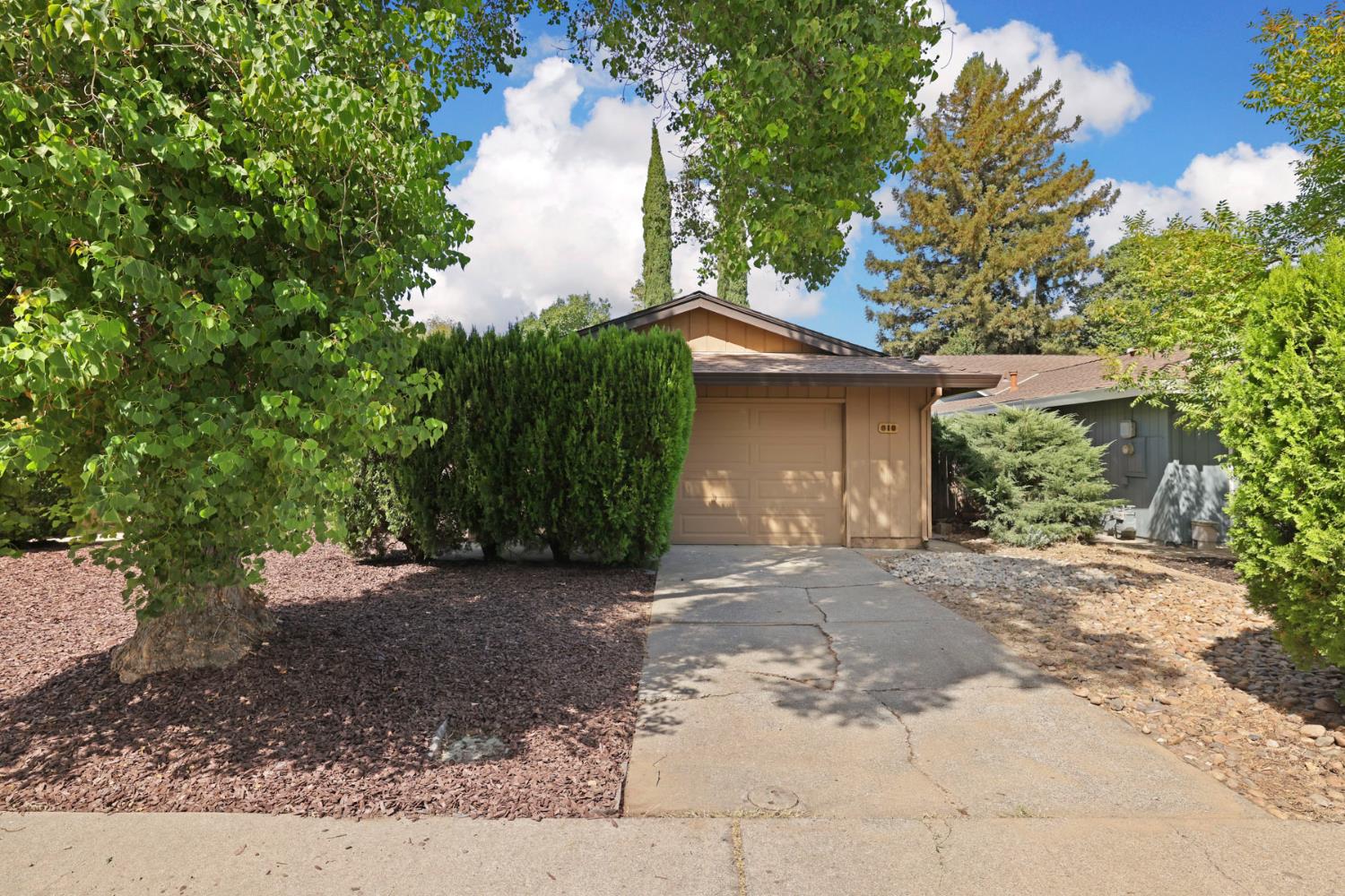 619 Hermosa Place — photo