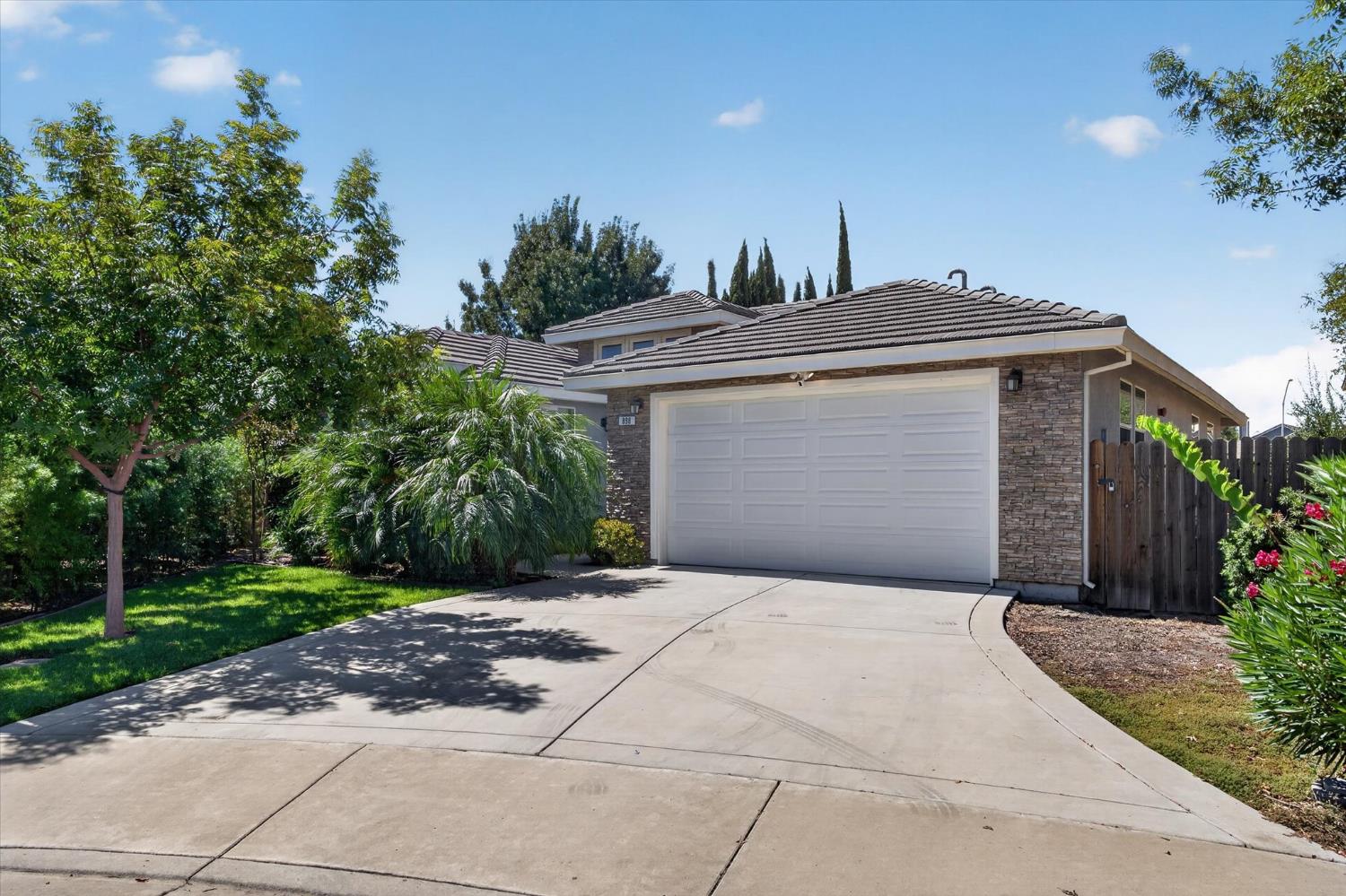 898 Morales Court — photo