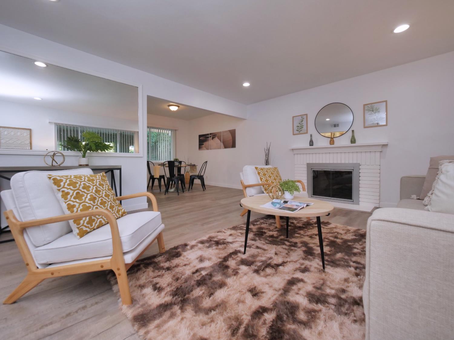 2040 Esperanza Drive — photo