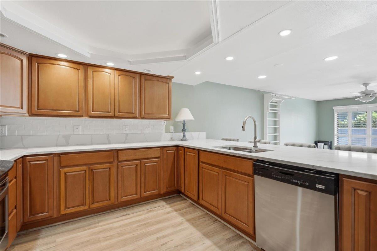 1370 Dustin Drive 8 — photo