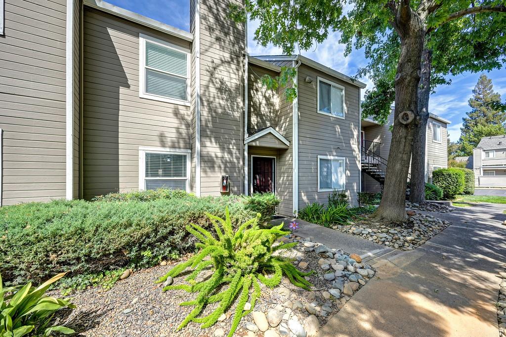 9101 Newhall Drive 76 — photo