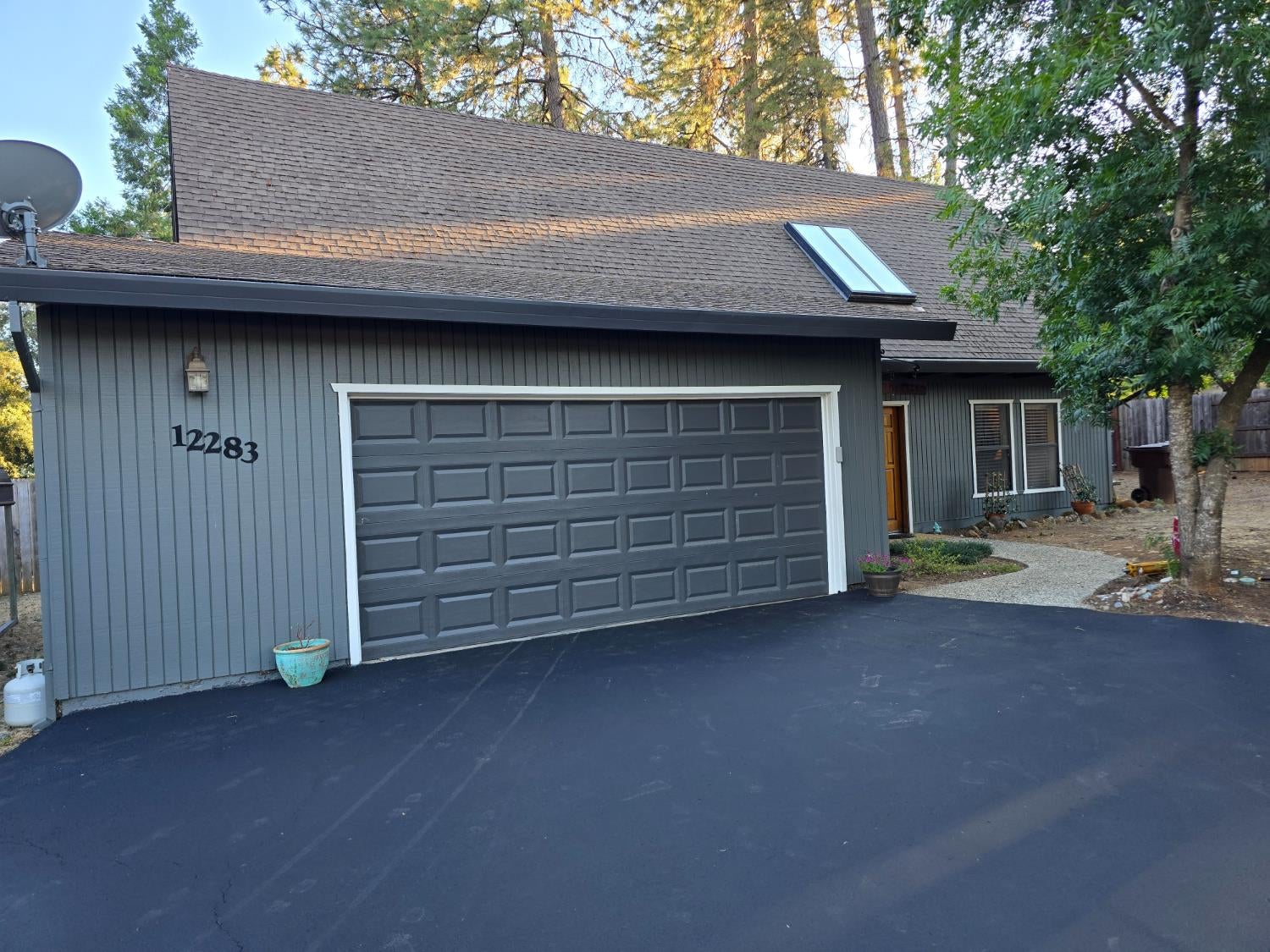 12283 Elizabeth Way — photo