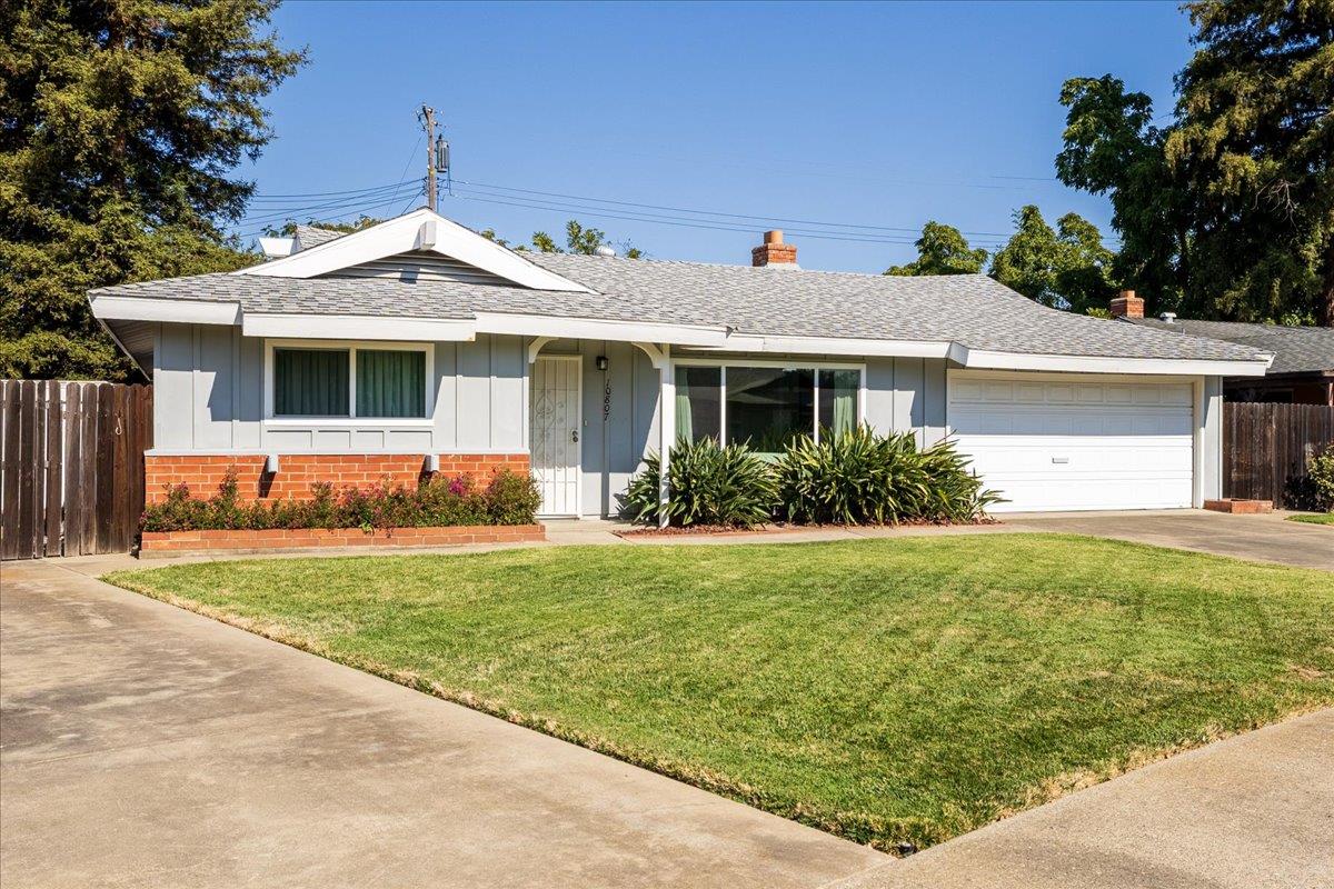 10807 Berwick Way — photo
