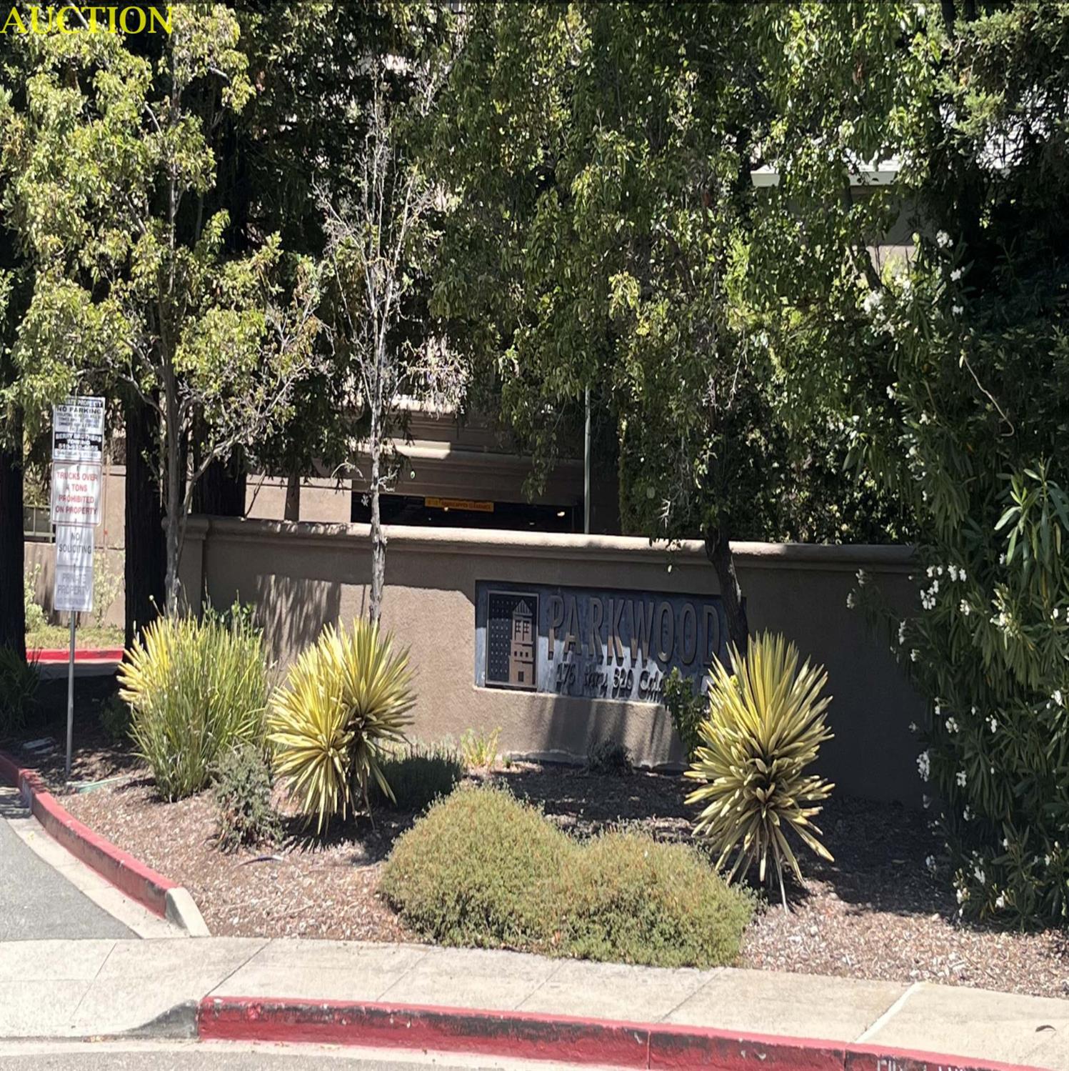 320 Caldecott 120 — photo