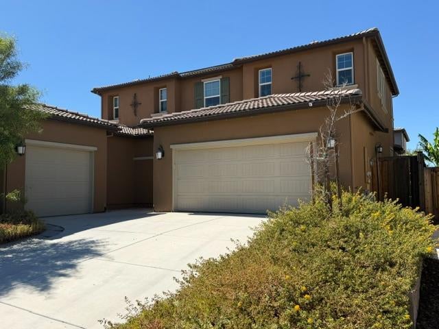 2253 Davie Place — photo