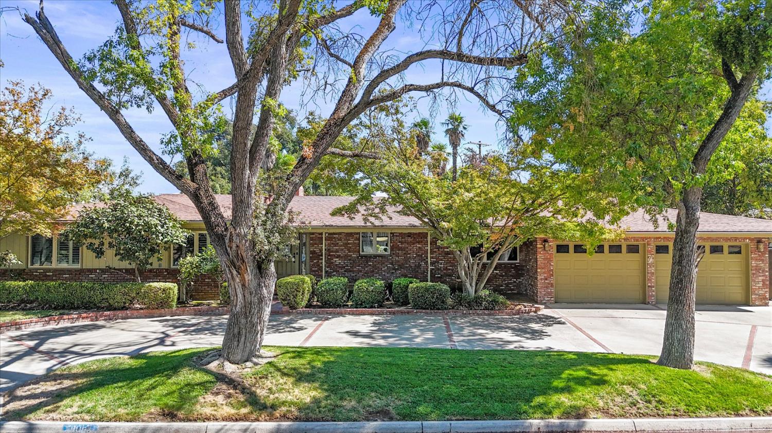 1010 Edgebrook Drive — photo