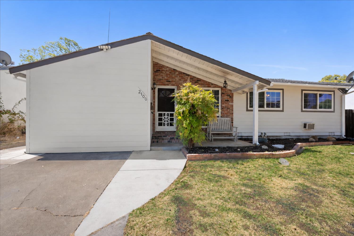 2100 Bowling Green Drive — photo