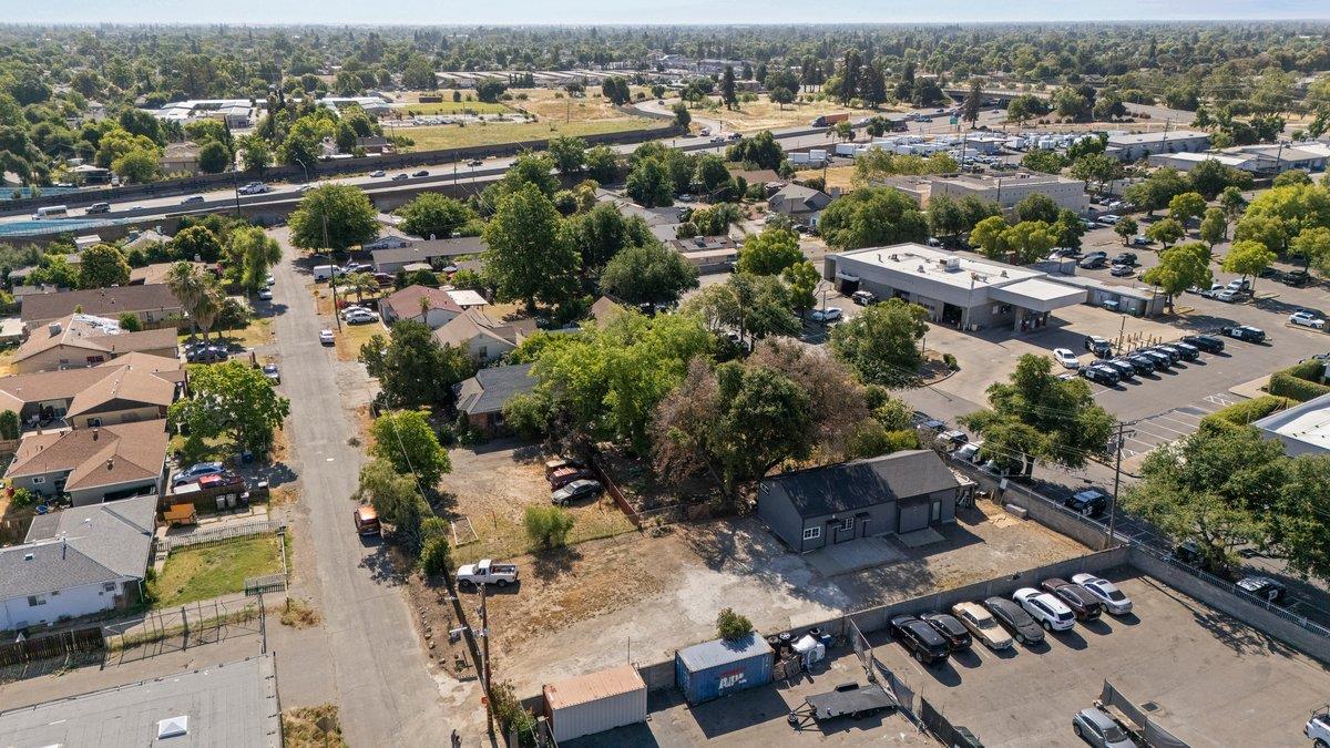 3300 27th Ave — photo