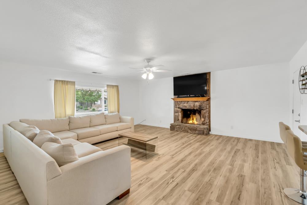 4243 Sloan Drive — photo