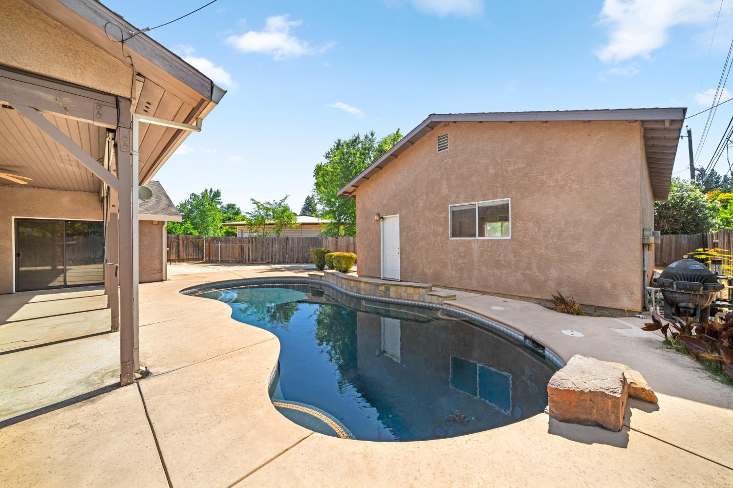 3077 Bertis Dr — photo