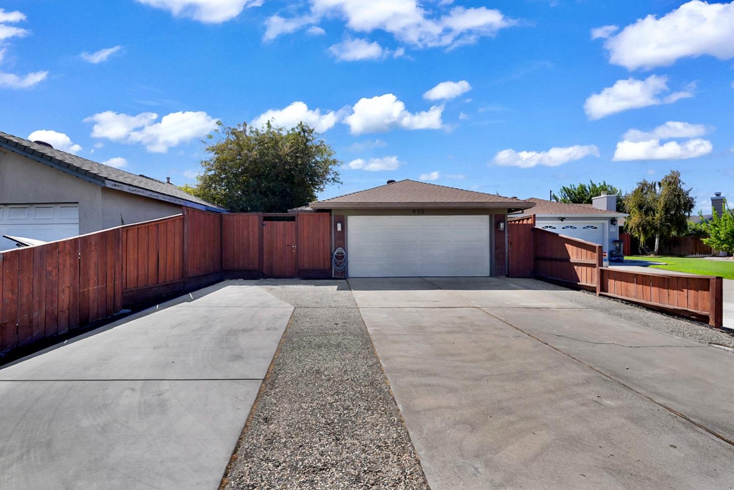 450 Hawthorne Drive — photo