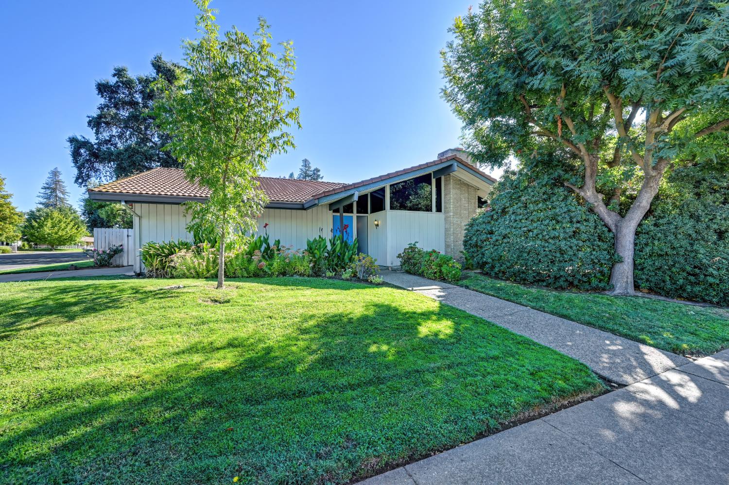 4300 American River Drive — photo