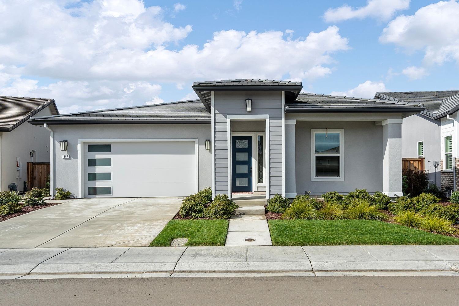 1267 Laurel Drive — photo